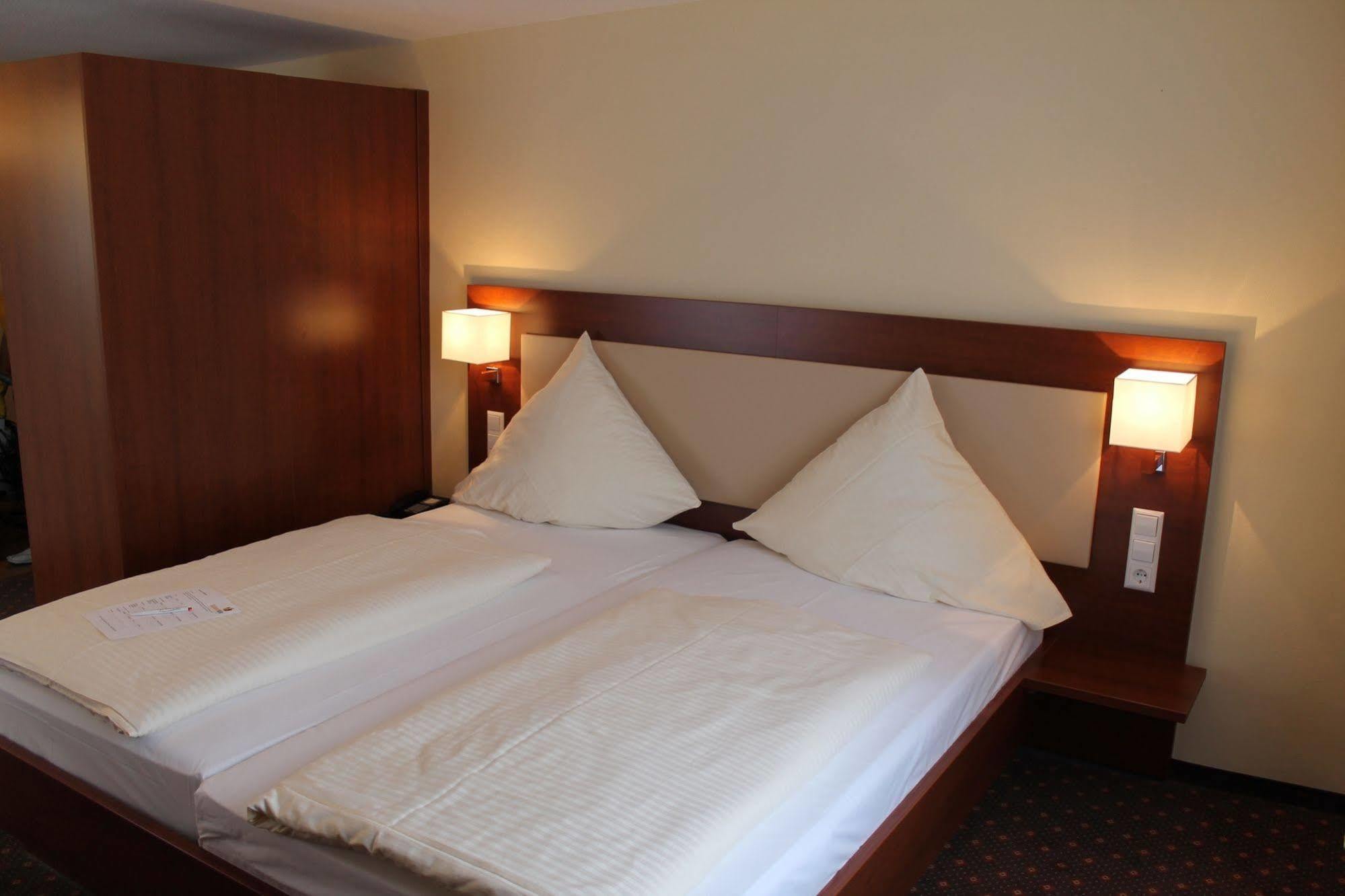 Stadt-Gut-Hotel Gasthof Goldener Adler Швебиш-Халль Экстерьер фото