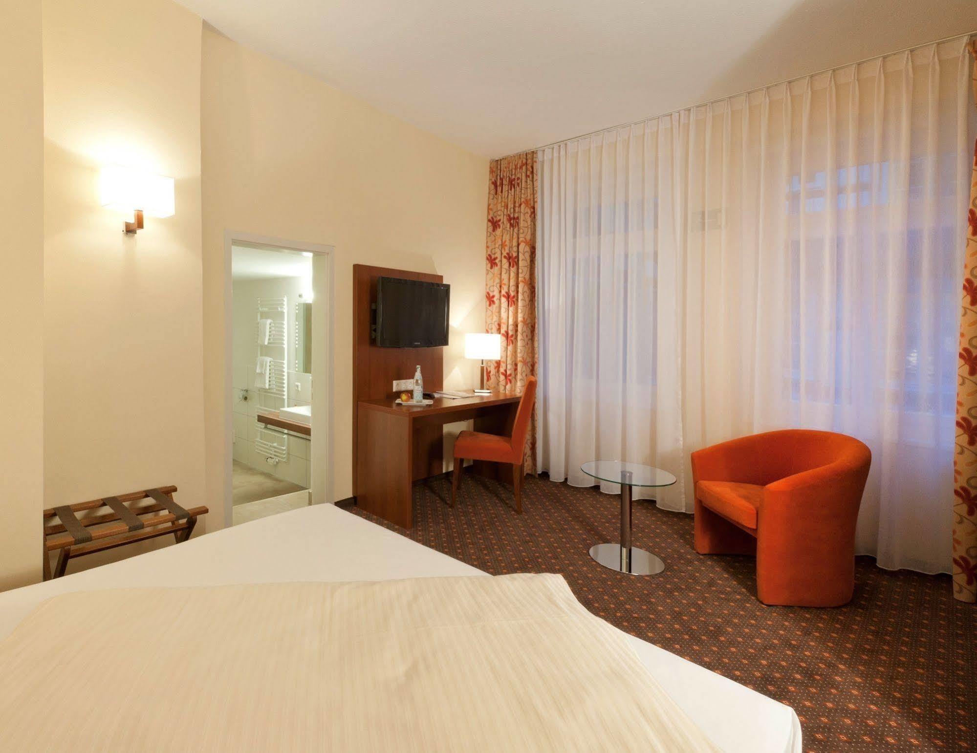 Stadt-Gut-Hotel Gasthof Goldener Adler Швебиш-Халль Экстерьер фото