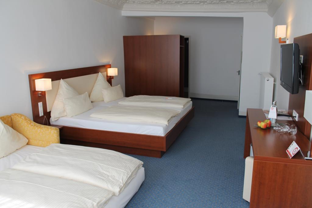 Stadt-Gut-Hotel Gasthof Goldener Adler Швебиш-Халль Номер фото